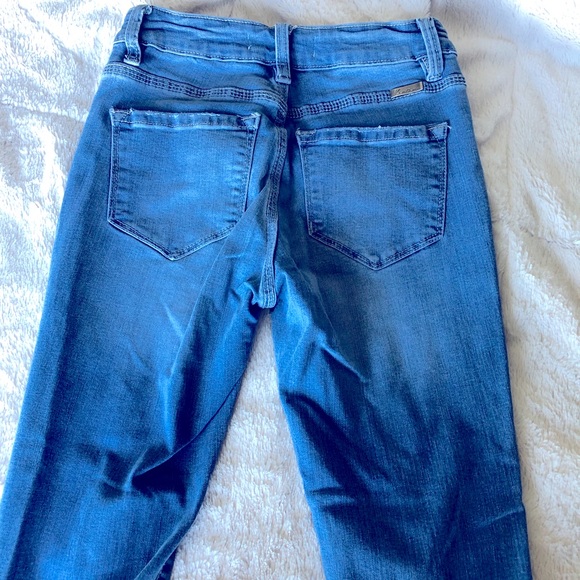 KanCan skinny jeans, light wash with distressing, size 1/24 - Picture 5 of 6